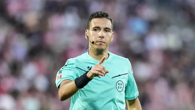 xingkong-Archivo VAR：主裁执法堪称灾难，吕迪格明显直红&amp;amp;攻击动作